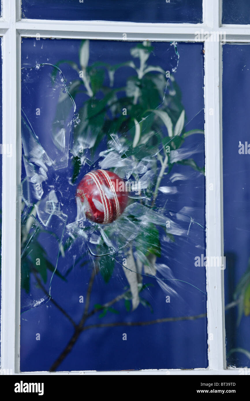 Ball glass breaking hires stock photography and images Alamy