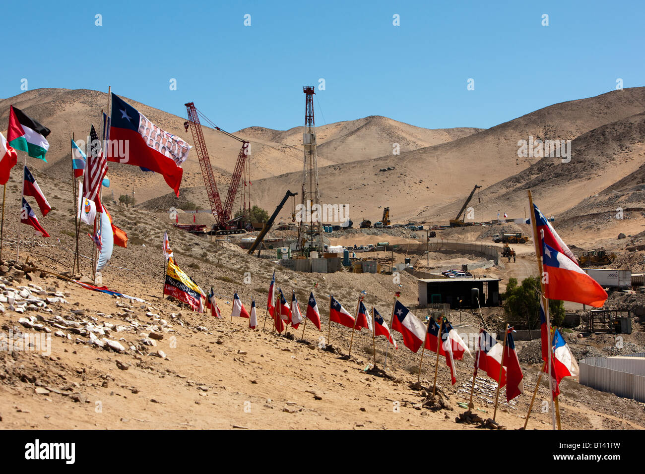 Copiapo, Chile San Jose Mine Plan C Drilling Rig  Flags of Hope copy space Chilean rescue attempt for trapped miners Stock Photo