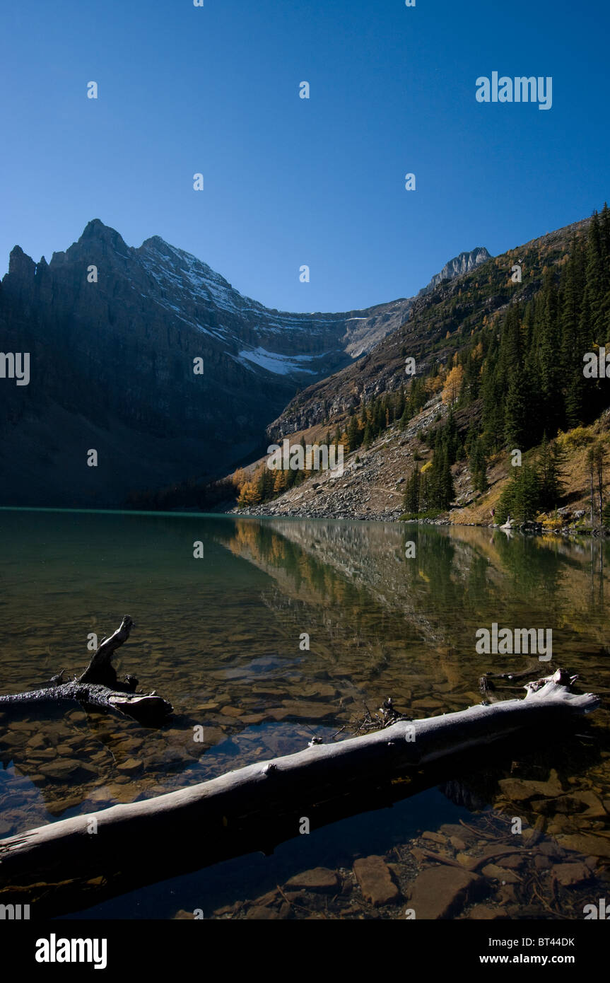 Mountain lake blue sky hi-res stock photography and images - Alamy