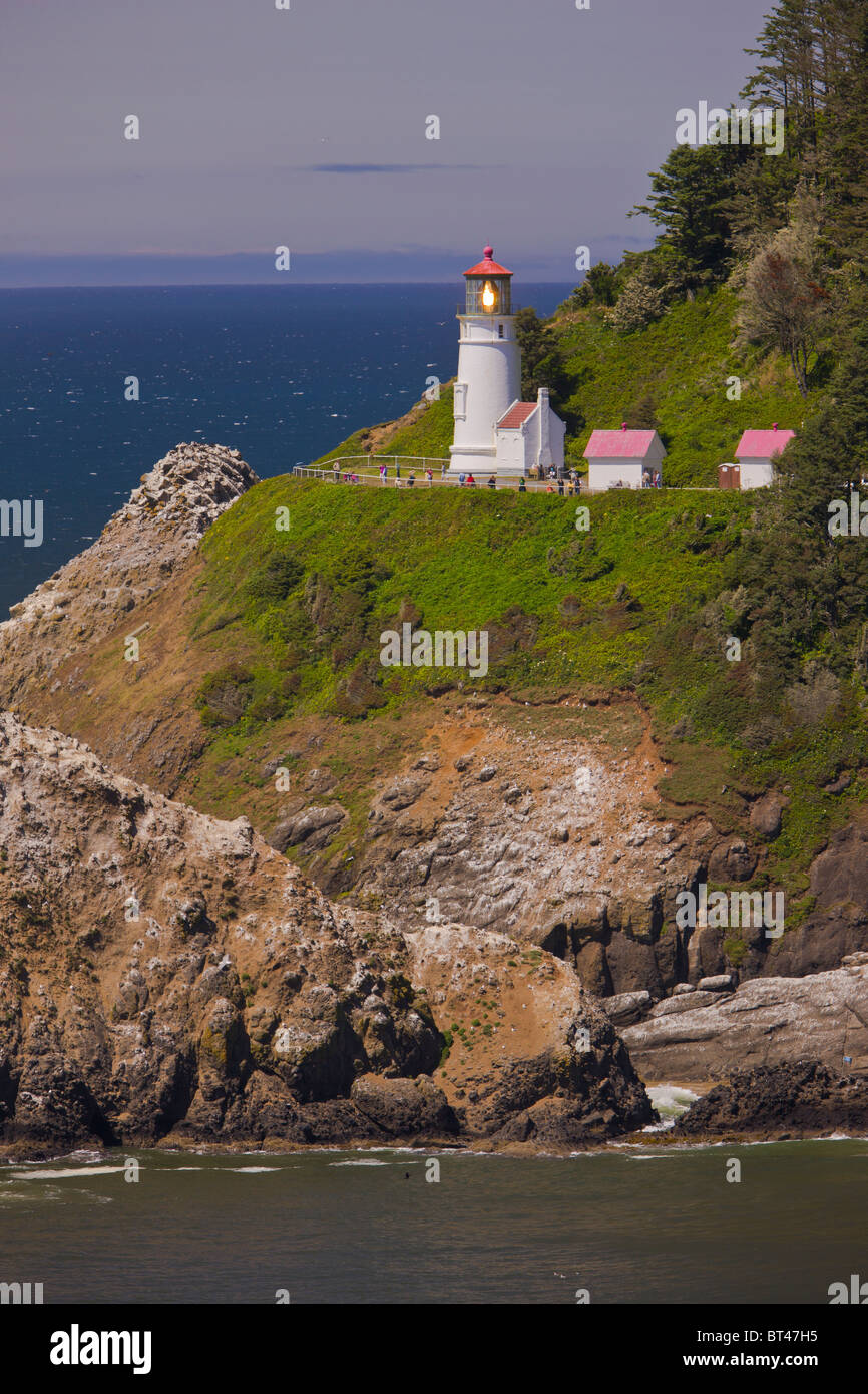 heceta-head-oregon-usa-heceta-head-lighthouse-on-oregon-coast-stock