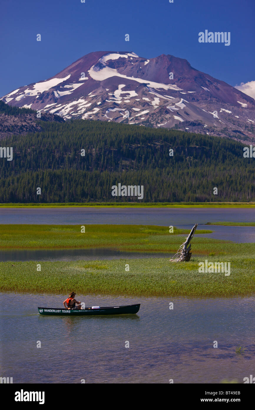 SPARKS LAKE, OREGON, USA - Man in canoe, South Sister, a volcano in the Cascades mountains of Central Oregon. Stock Photo