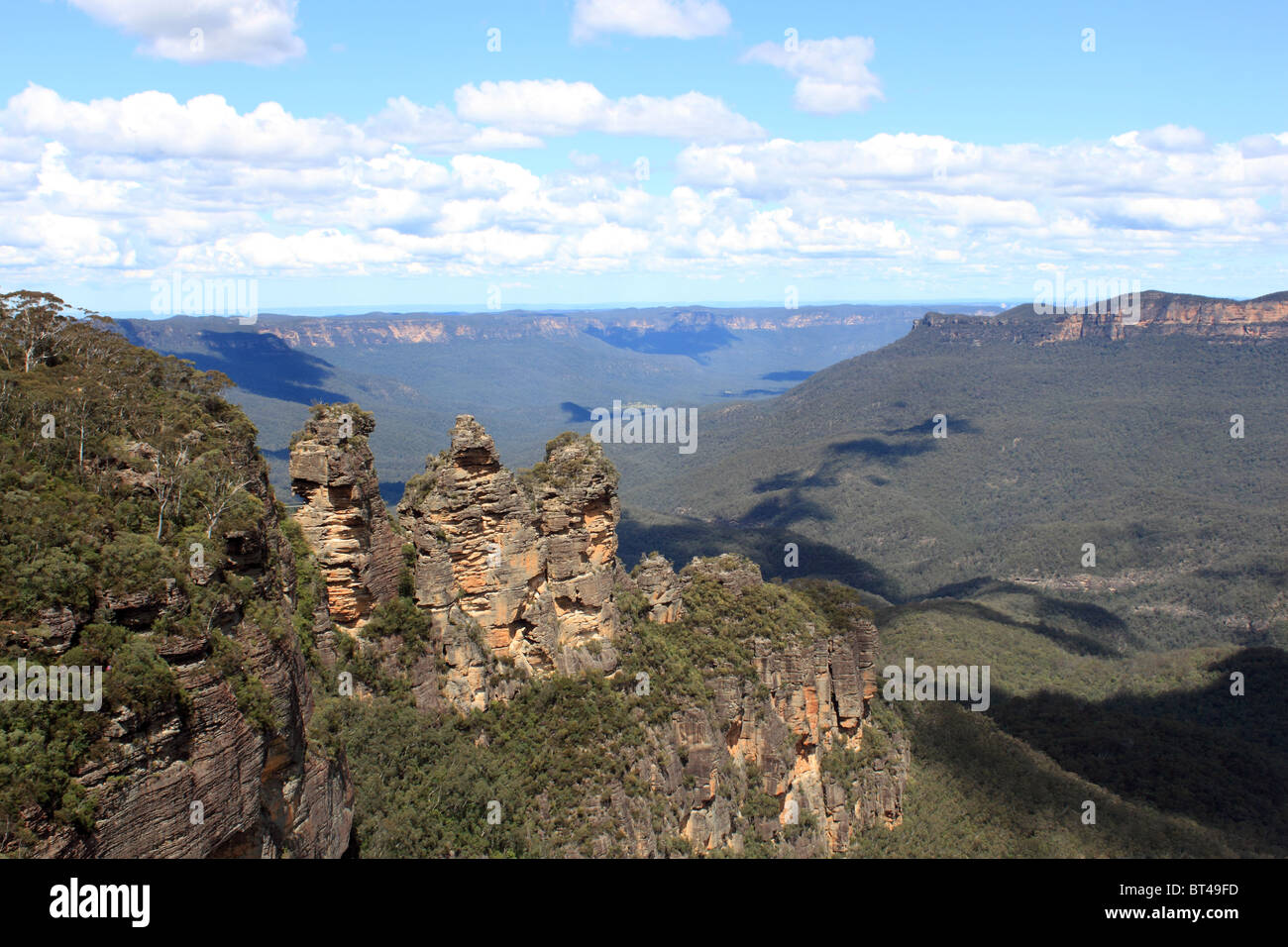 Three Sisters and Jamison Valley from Echo Point, Blue Mountains National Park, New South Wales, eastern Australia, Australasia Stock Photo