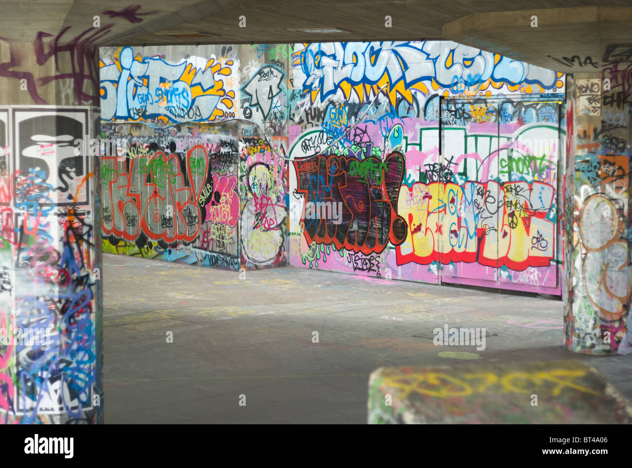 Skateboarding haven under Queen Elizabeth Hall on the South Bank, London, England Stock Photo