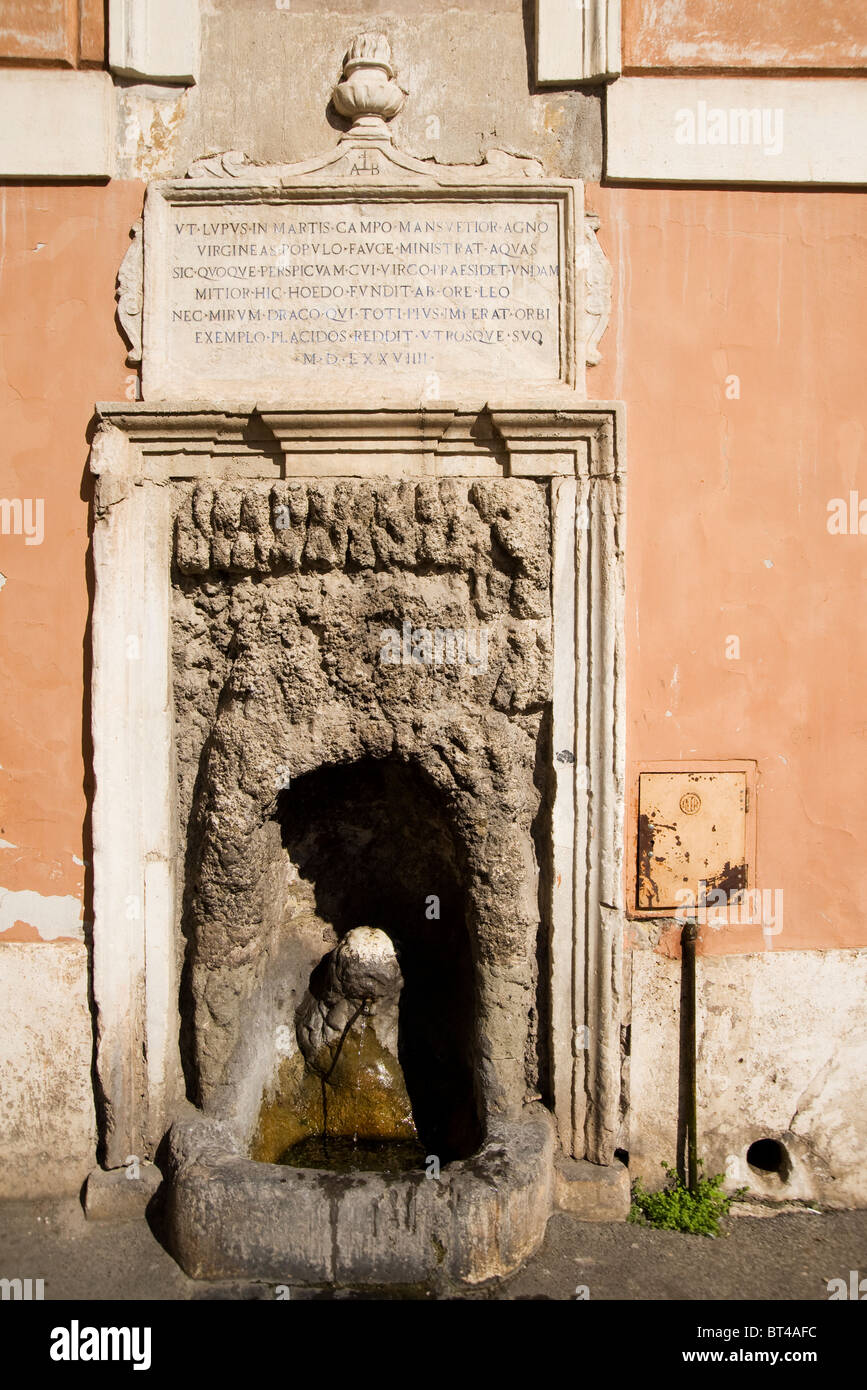 Drinking fountain in Rome in Via dei Coronari, Italy Stock Photo Alamy