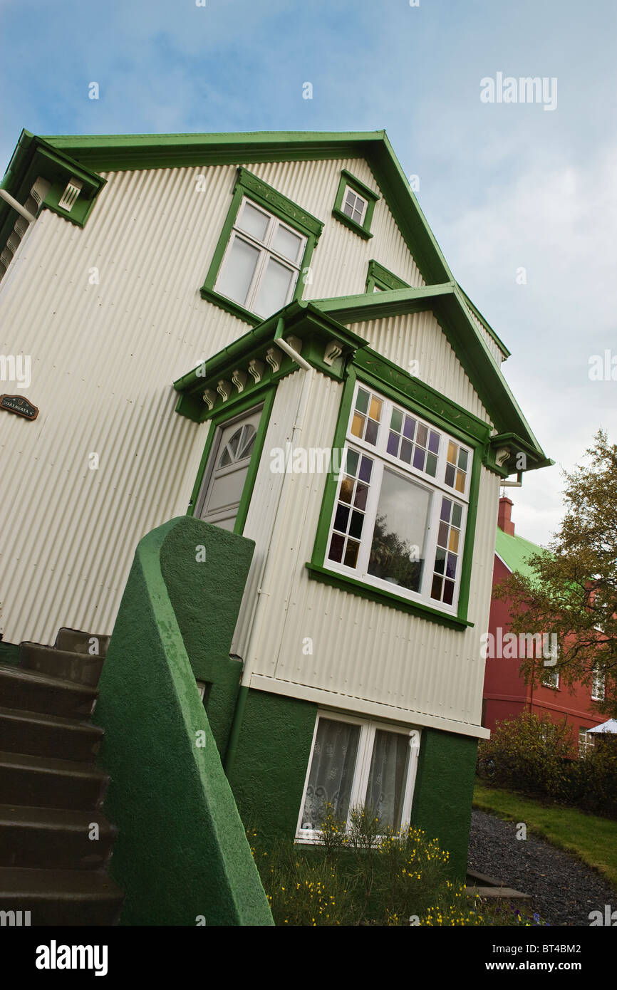 Traditional Icelandic house in down town Reykjavik Stock Photo Alamy