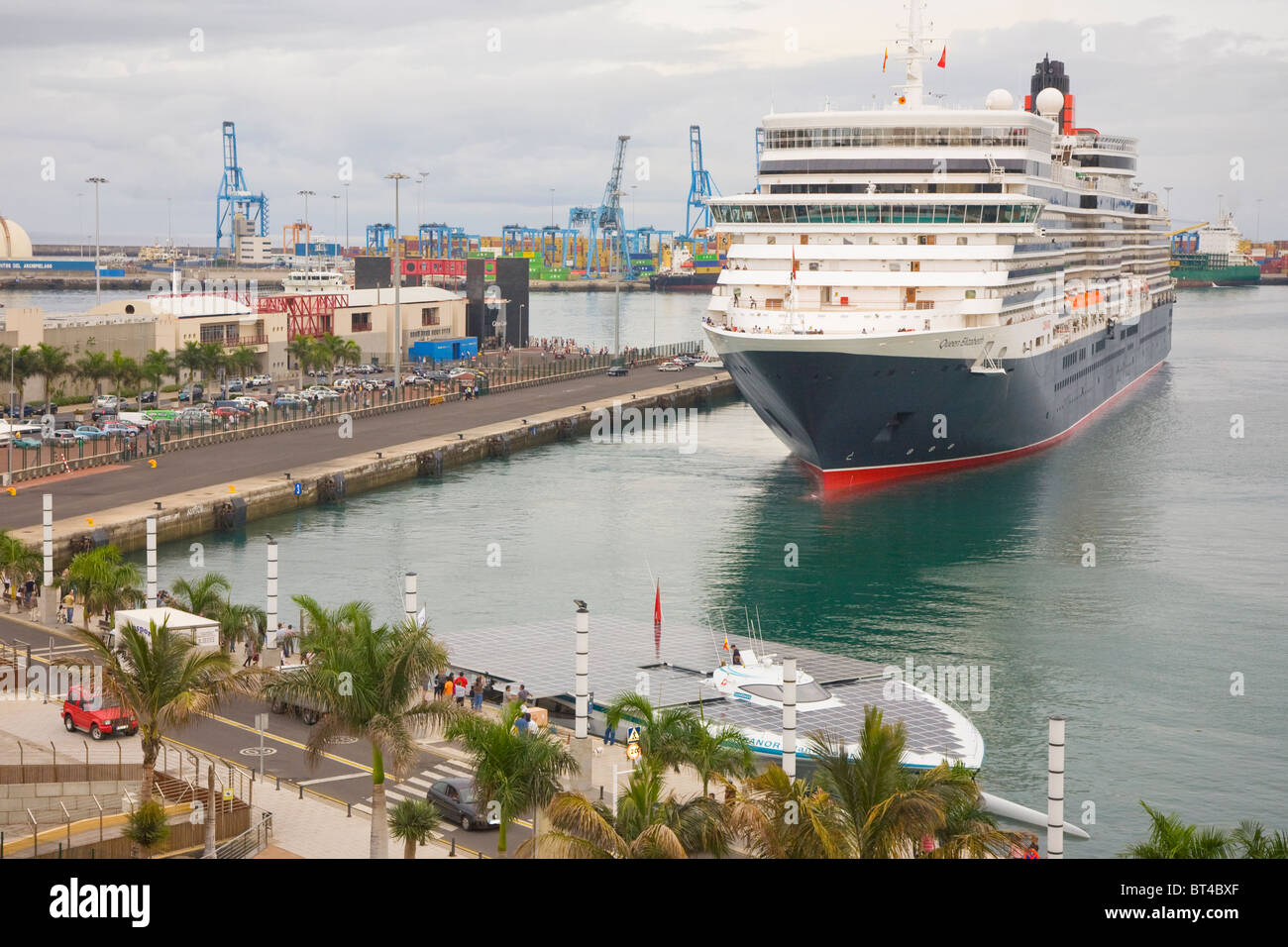 Queen Elizabeth cruise liner at Las Palmas, Gran Canaria on her maiden voyage Stock Photo