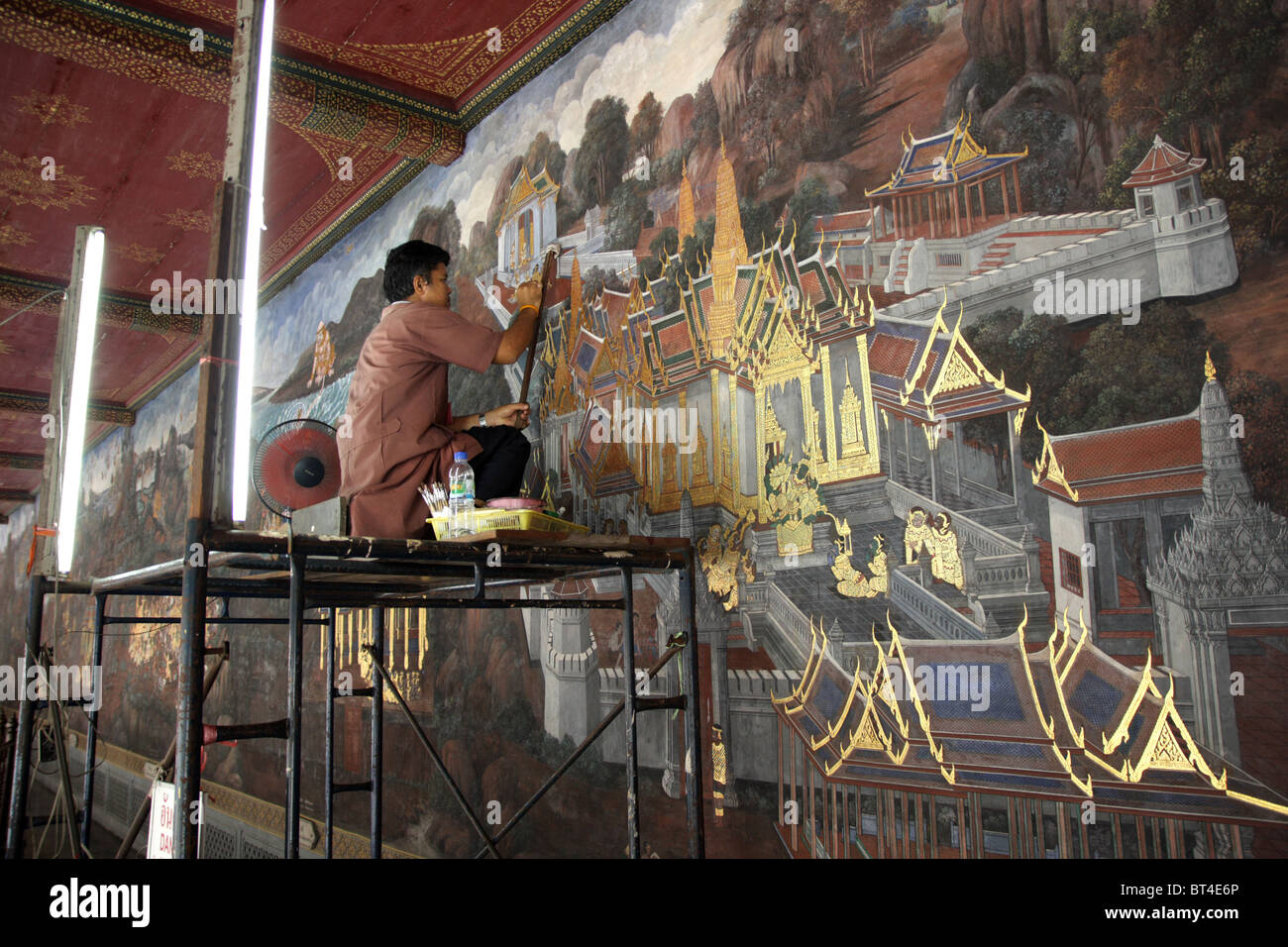 Thai artist painting on wall at the Grand Palace , Bangkok Stock Photo ...