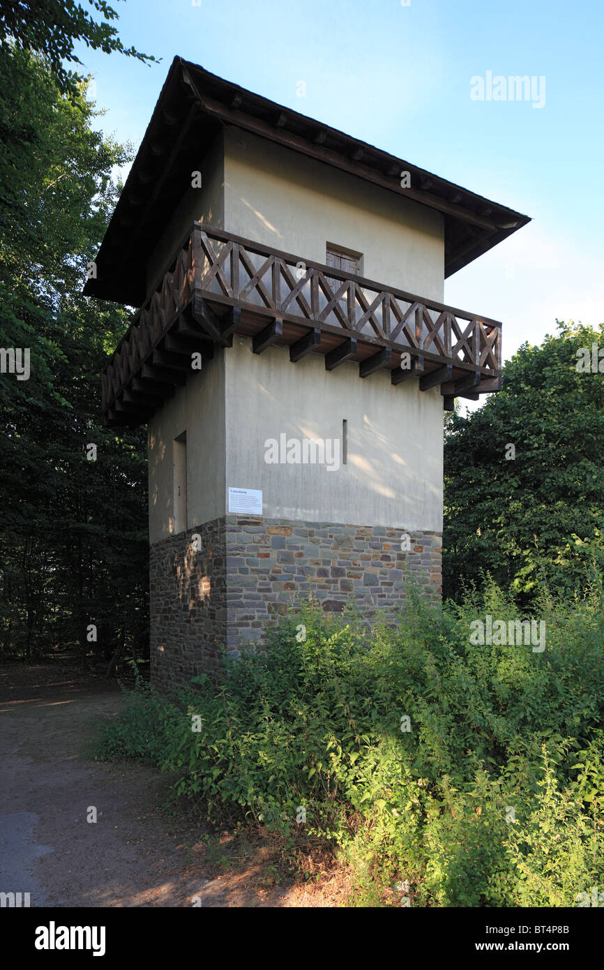 Roemisches Reich, Castrum Novaesium, Roemisches Militaerlager, Limes-Wachturm am Reckberg in Neuss, Niederrhein, Nordrhein-Westfalen Stock Photo