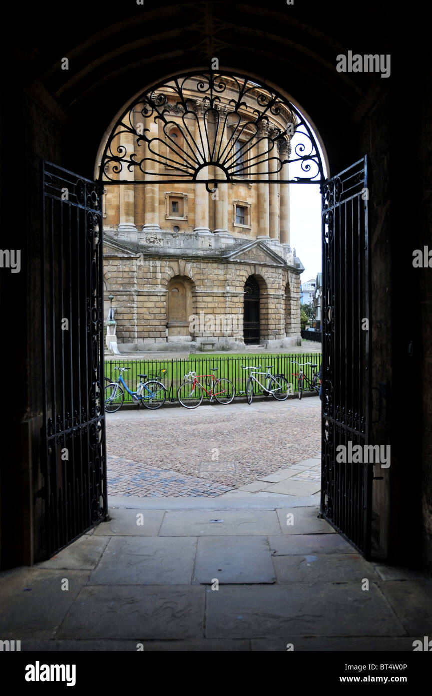 Radcliffe Camera, Oxford as viewed from the Quadrangle of the Bodliean Library Stock Photo