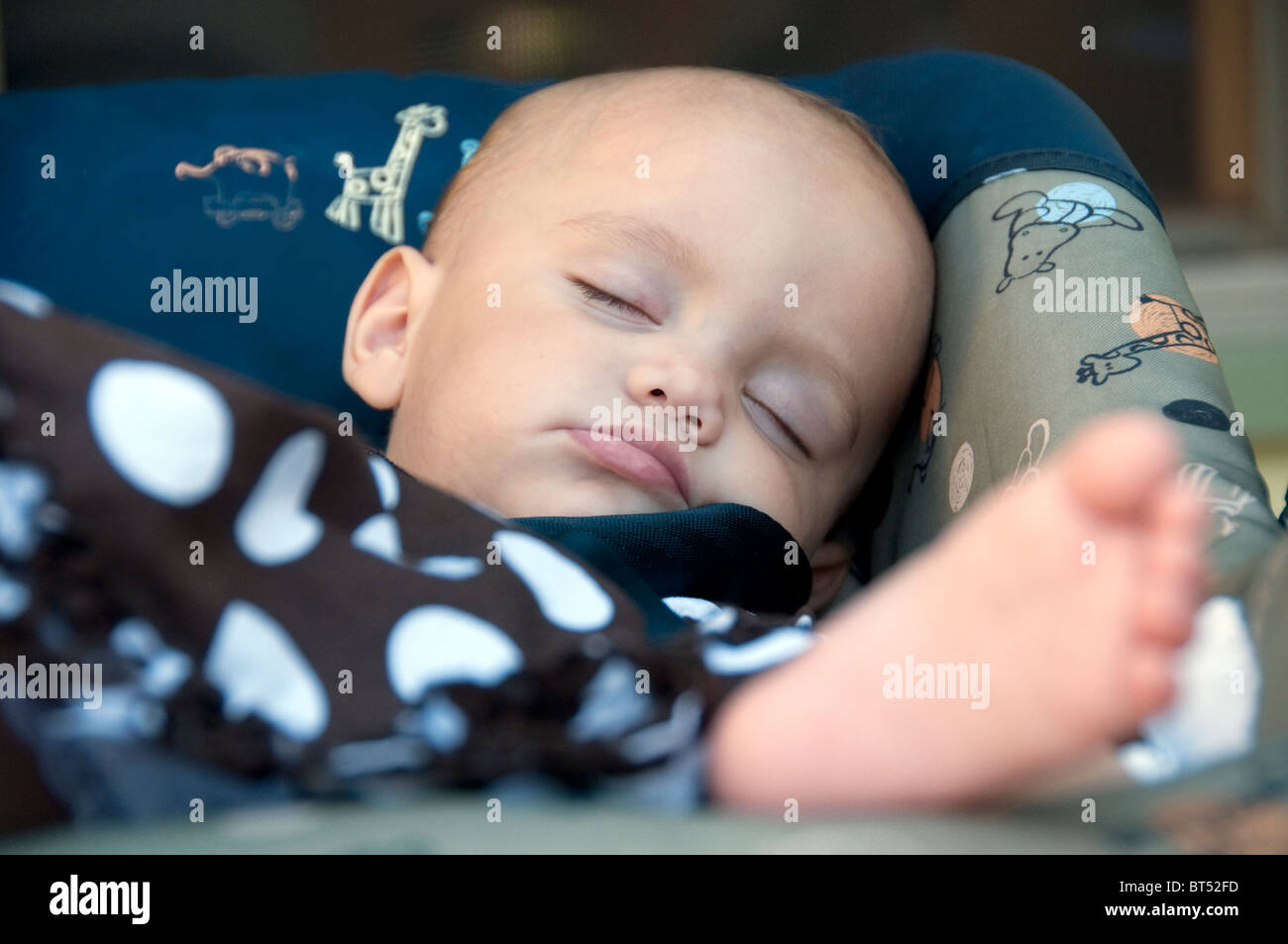 Baby girl sleeping hi-res stock photography and images - Alamy