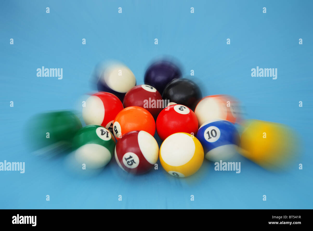 Billiard balls colliding hires stock photography and images Alamy