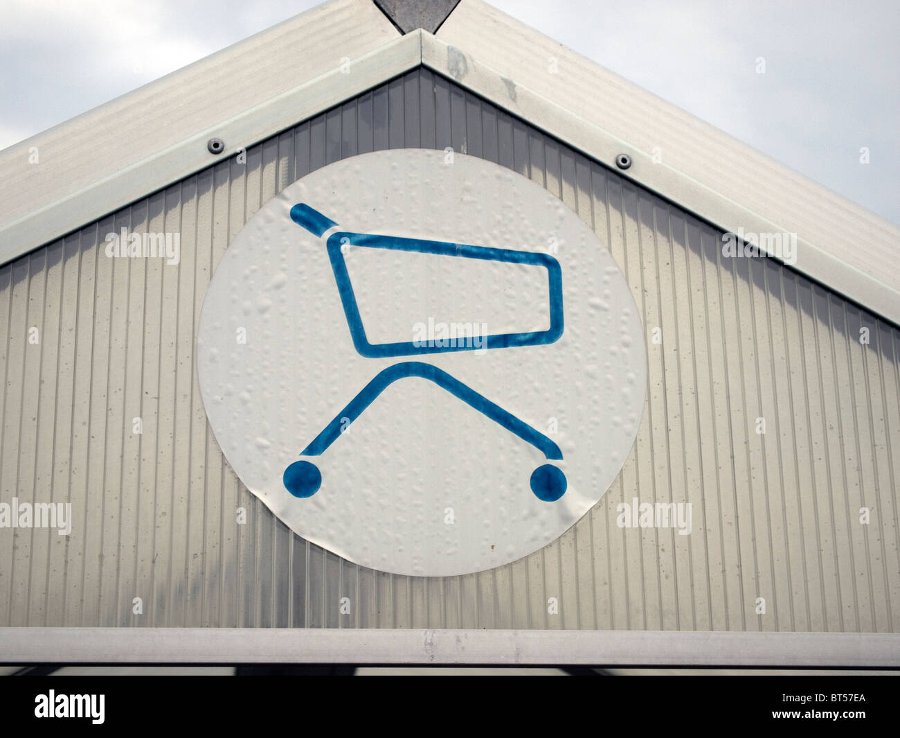 Sign for shopping cart Stock Photo Alamy