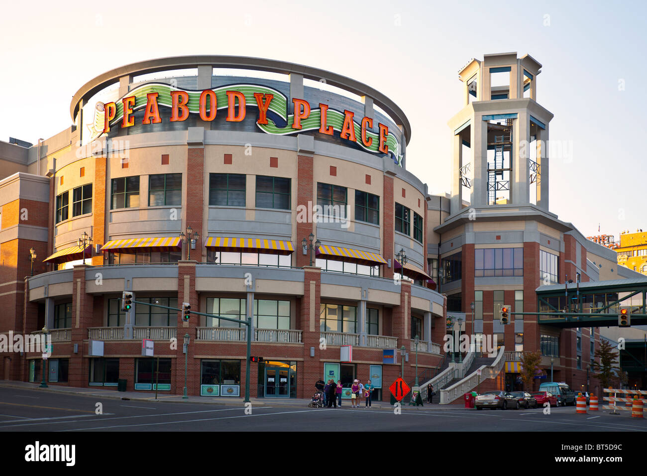 Raised entrance to Peabody Place shopping Mall in downtown Memphis Stock Photo: 32082328 - Alamy
