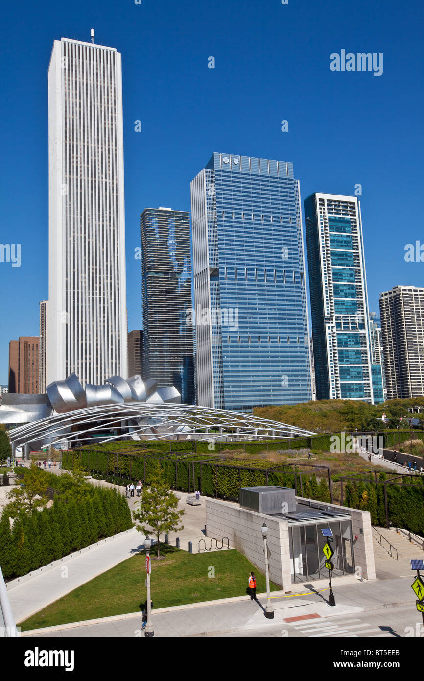 Skyline of Chicago from Millennium Park in Chicago, IL, USA Stock Photo ...