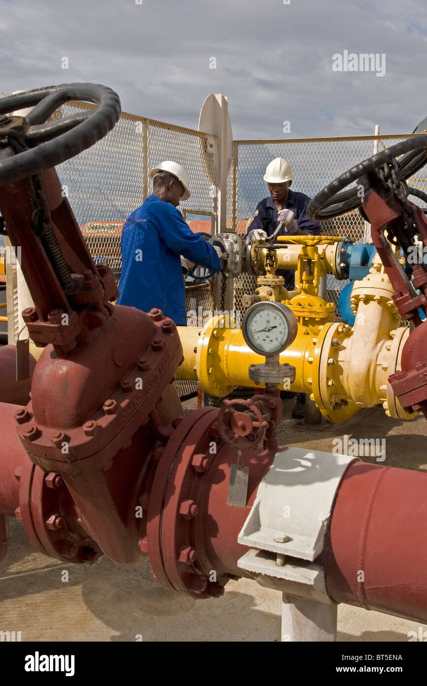 Luba Oil Freeport. Quayside bunkering operations for ships taking on ...