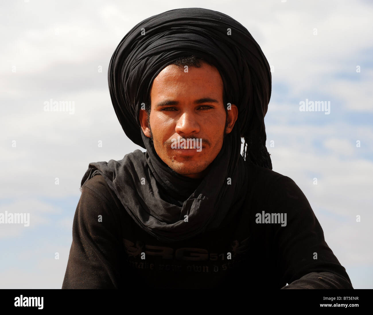 Bedouin desert portrait hi-res stock photography and images - Alamy