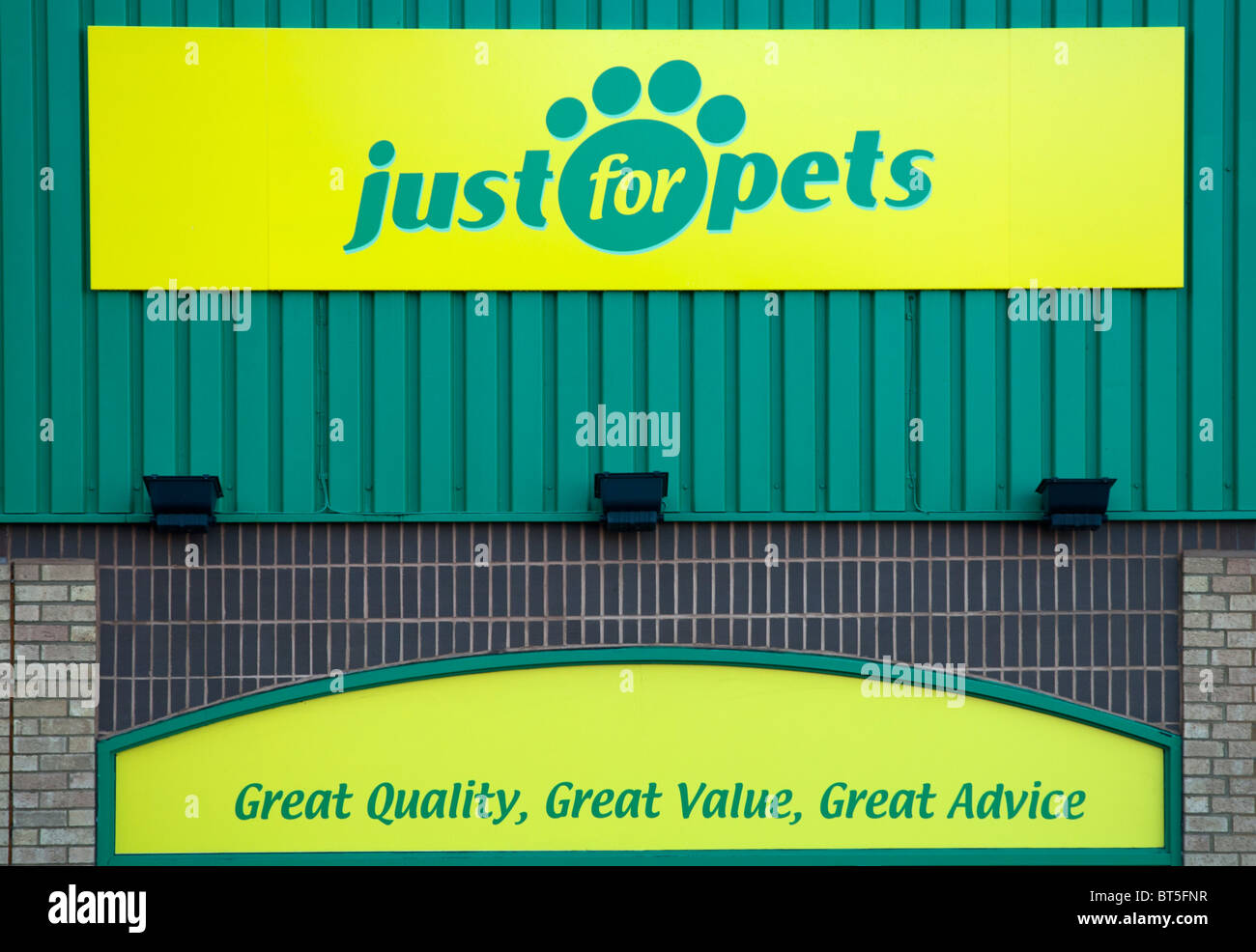 Pet shop hires stock photography and images Alamy