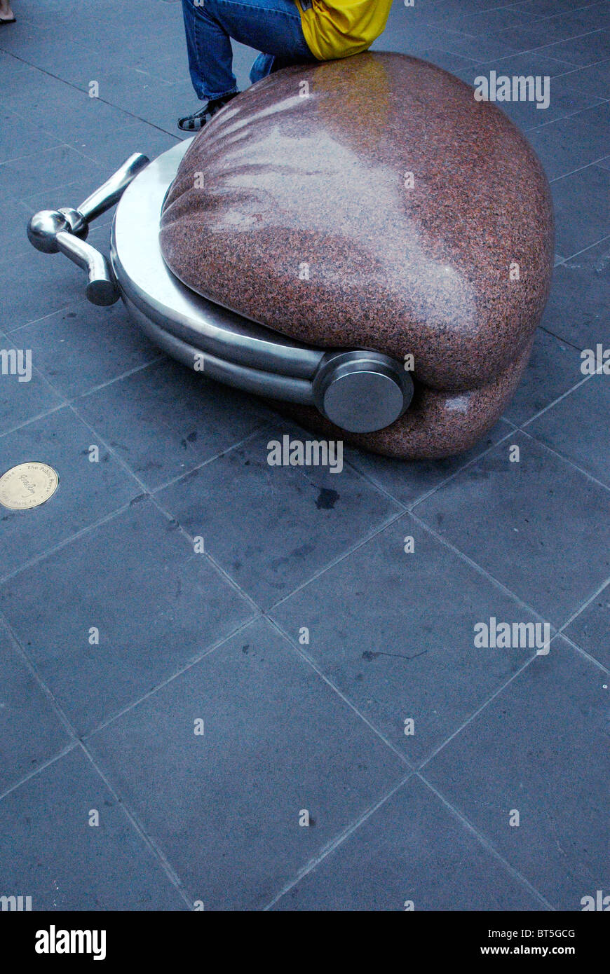 Purse sculpture hires stock photography and images Alamy