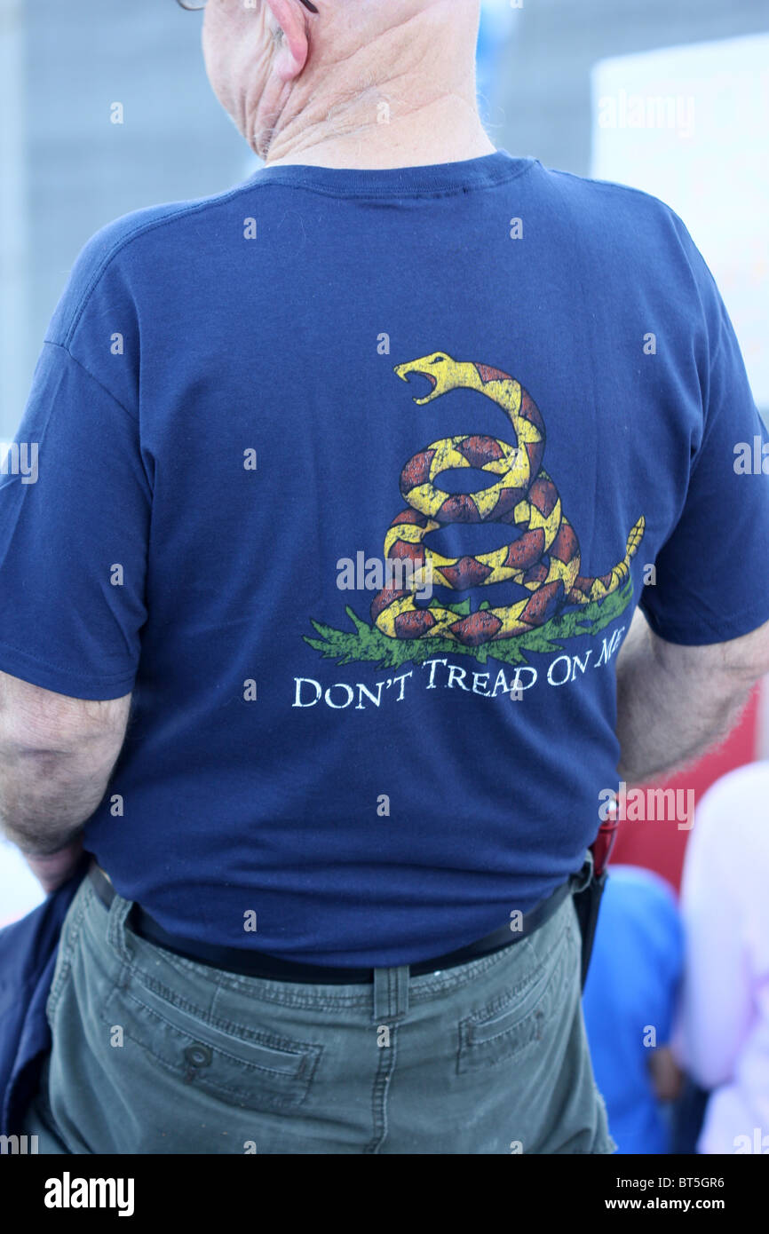 Man wearing DONT TREAD ON ME, Gadsden Flag t-shirt, at TEA Party rally. Stock Photo