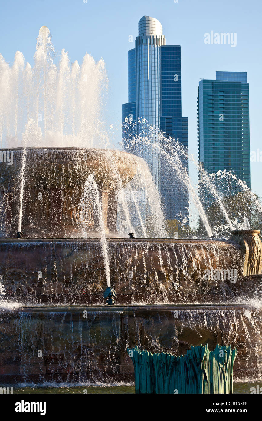 Buckingham fountain in Grant Park Chicago, IL, USA Stock Photo Alamy