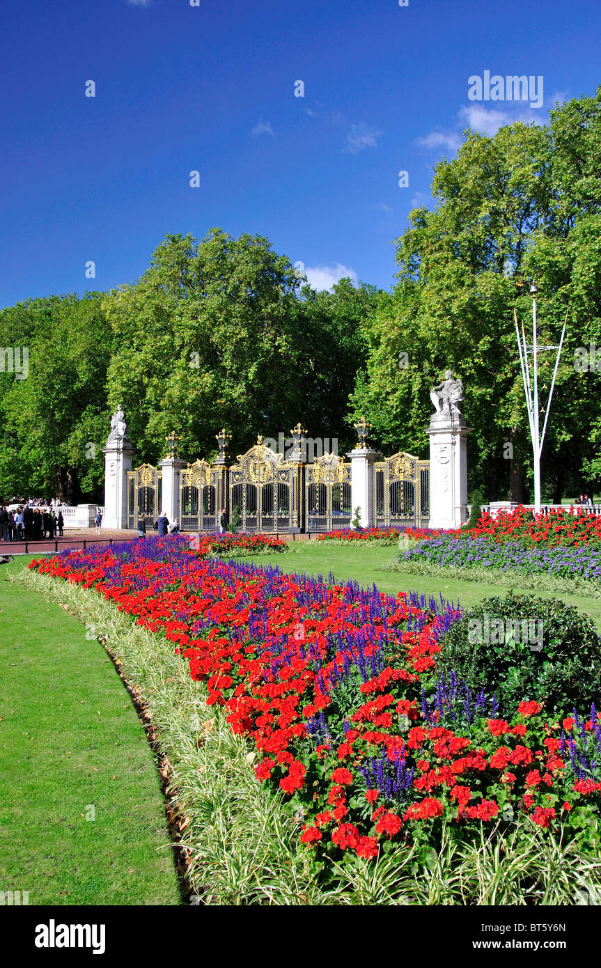 Flower beds and Canada Gate, Buckingham Palace, City of Westminster, Greater London, England, United Kingdom Stock Photo