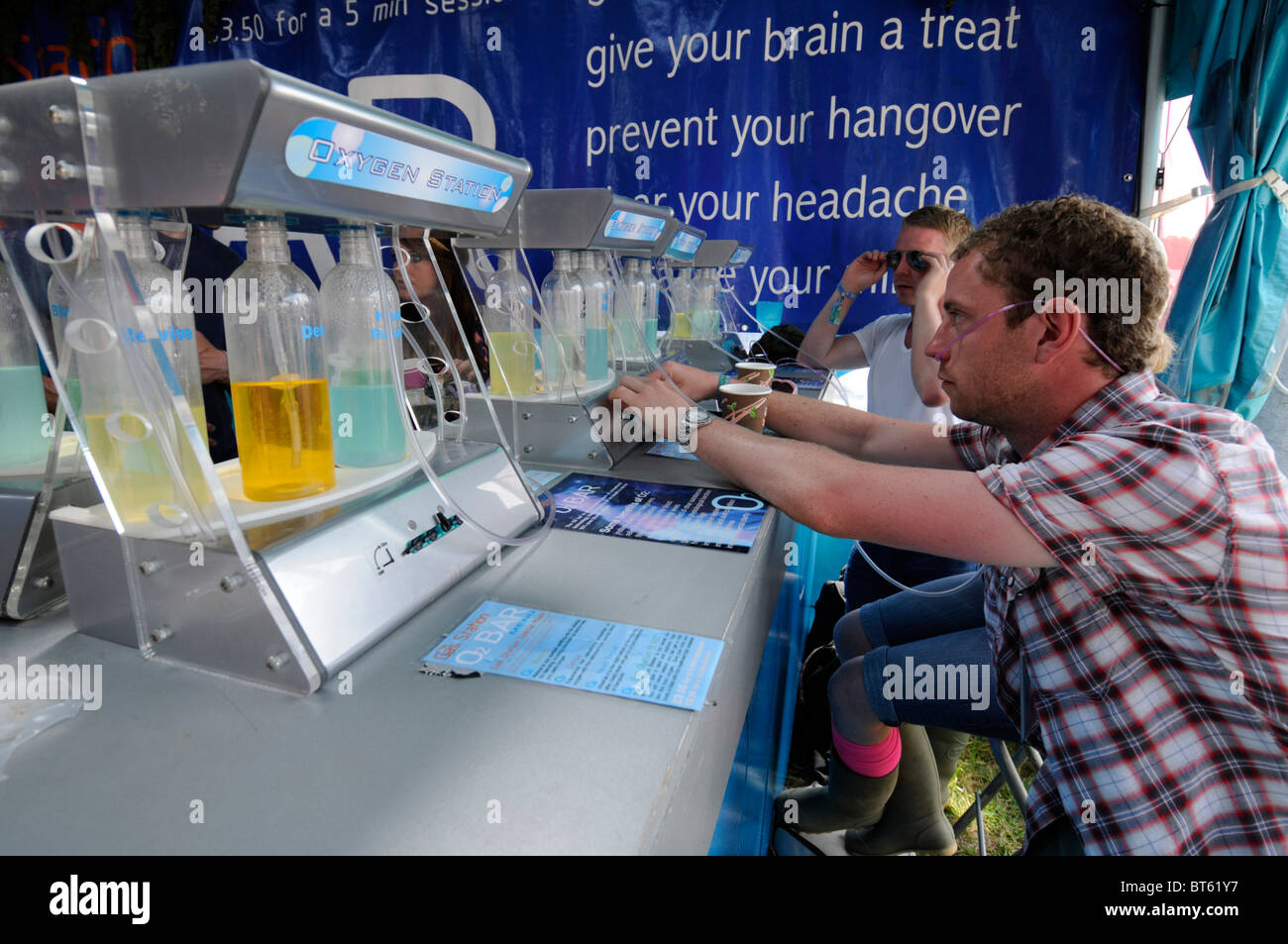 oxygen station therapy facility  event outdoor bar shop air brain hangover headache brain alternive Stock Photo