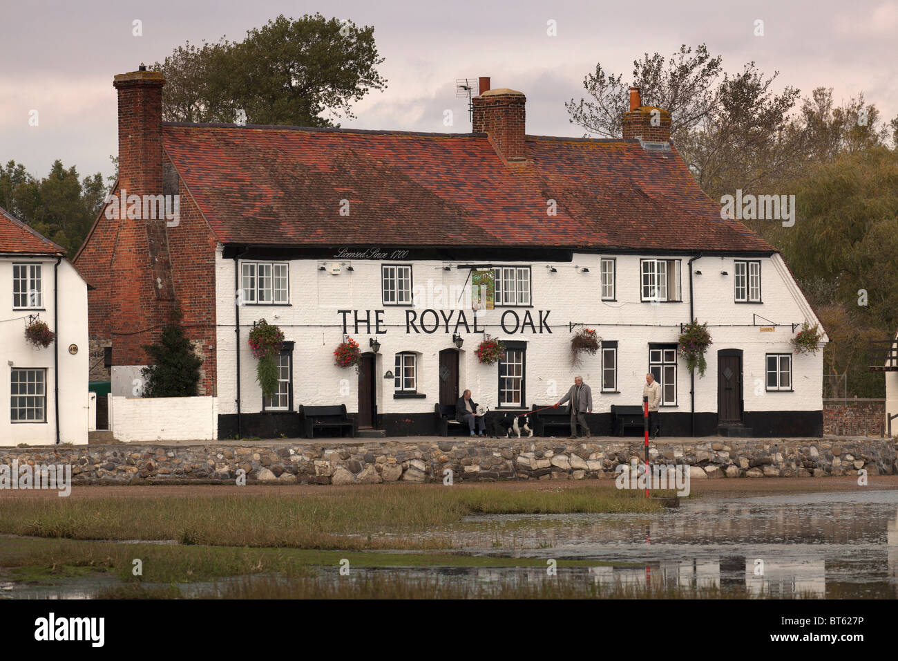 The Royal Oak pub between Havant and Hayling Island Stock Photo