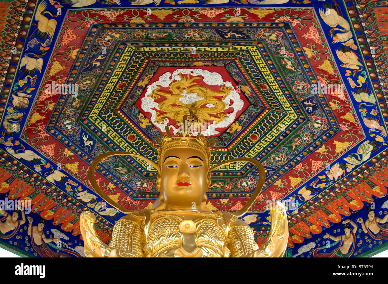 ten thousand buddhas pagoda temple 10000 10 000 Monastery Man Fat Tsz Sha Tin, Hong Kong. 220 Pai Tau Village Siddhārtha Gautama Stock Photo