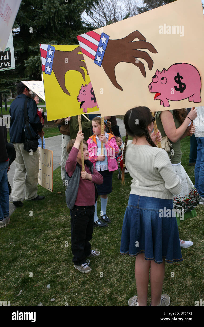 Children holding protest signs hi-res stock photography and images - Alamy
