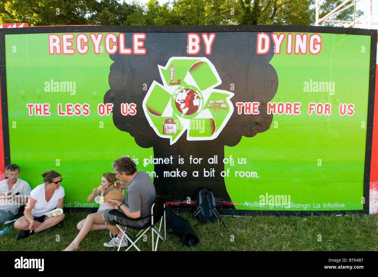 2010 Glastonbury Festival of Contemporary Performing Arts festival poster bill board recycle by dying picnic Stock Photo