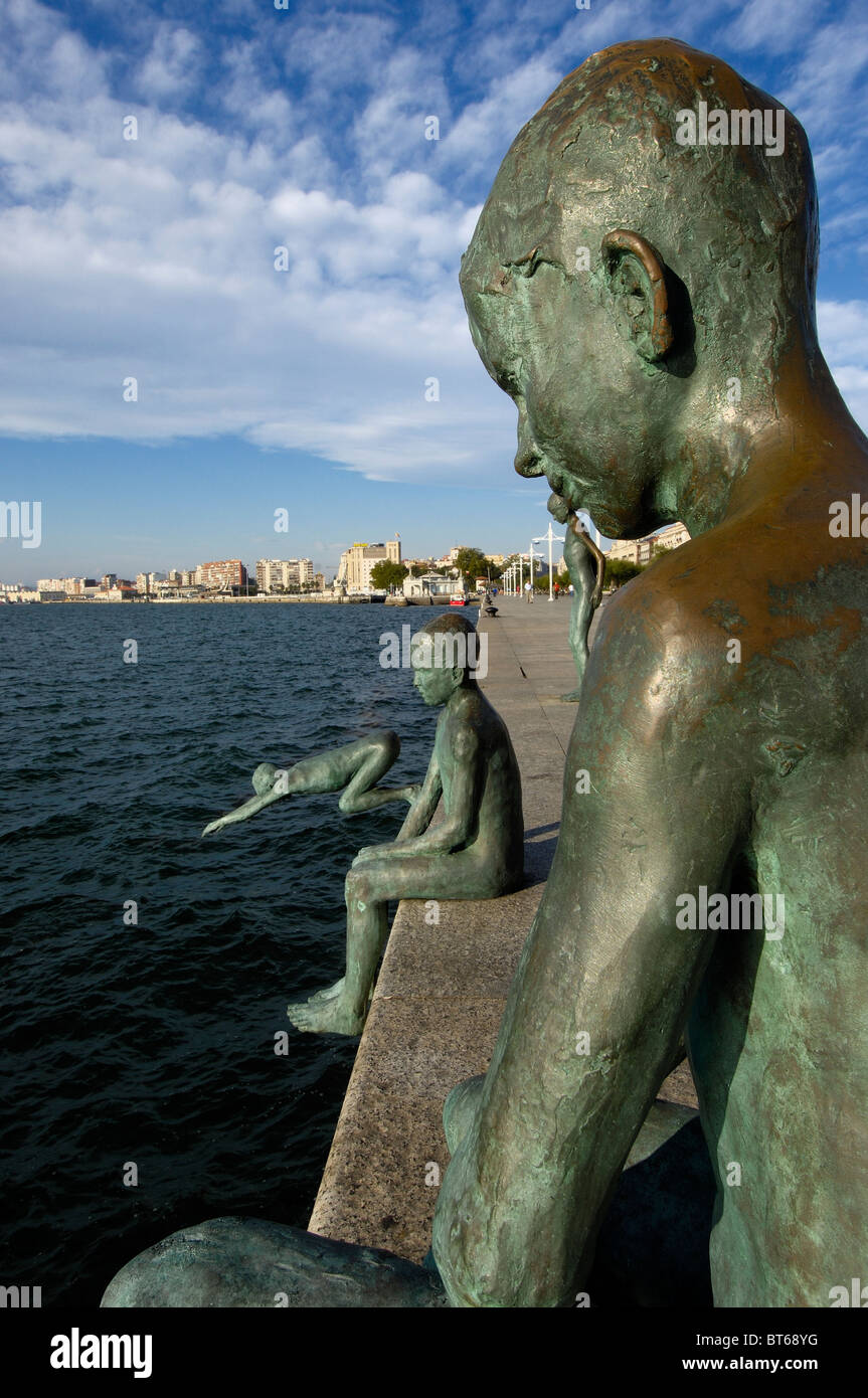 Monumento a Los Raqueros in Santander City Centre - Tours and