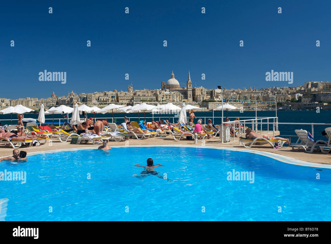 hotels in valletta with pool