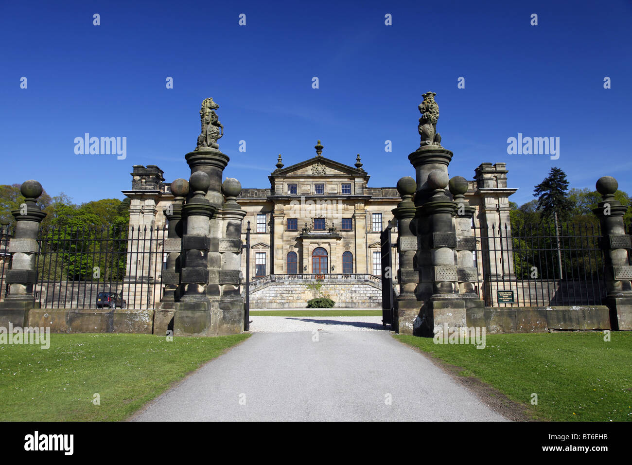 DUNCOMBE PARK HOUSE HELMSLEY NORTH YORKSHIRE HELMSLEY NORTH YORKSHIRE ENGLAND HELMSLEY NORTH YORKSHIRE 09 May 2010 Stock Photo