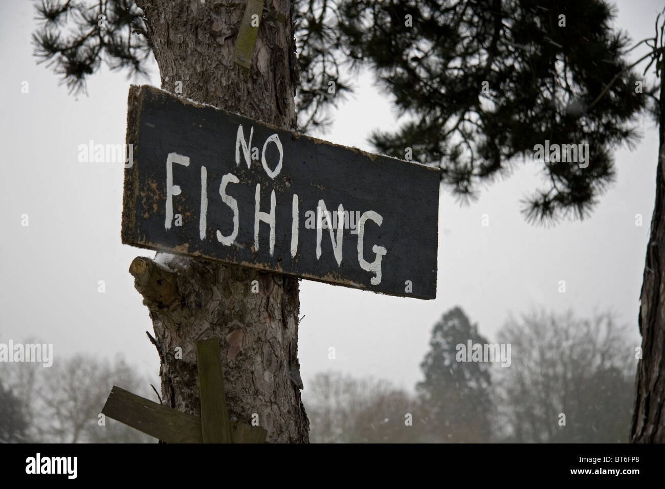 No fishing sign at Pangbourne lock on the Thames Stock Photo Alamy