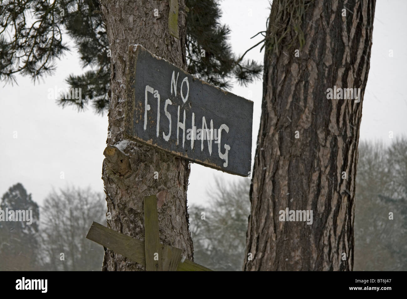 No fishing sign at Pangbourne lock on the Thames Stock Photo Alamy