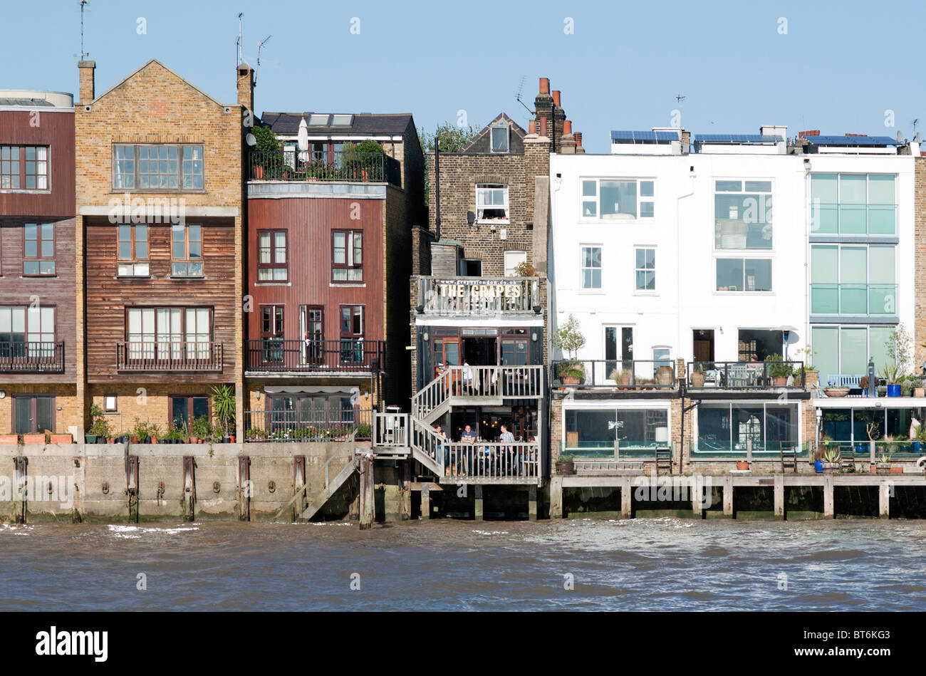 Riverside homes river hires stock photography and images Alamy