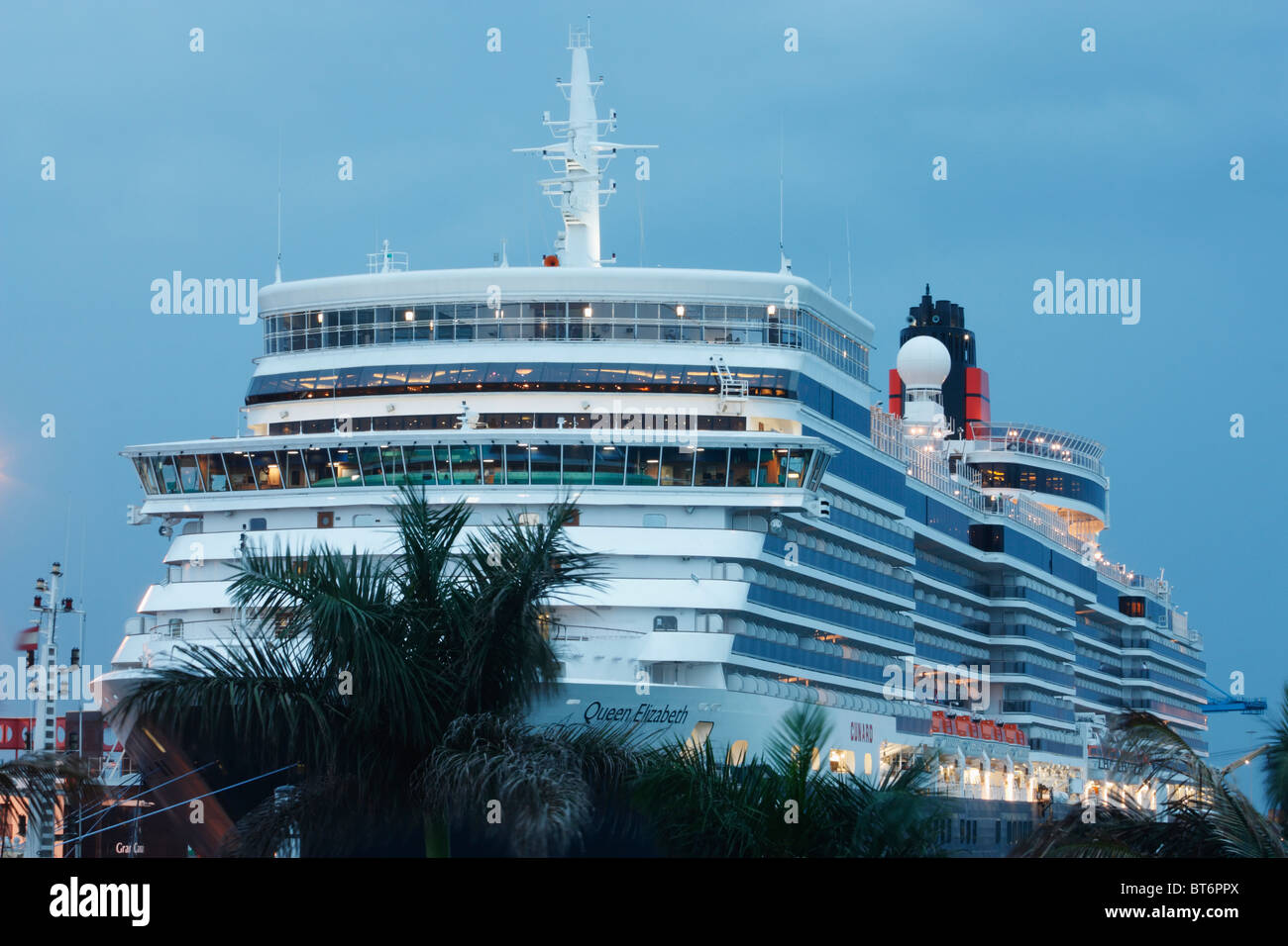 The New Queen Elizabeth Cruise Ship Visiting Las Palmas Gran Canaria During Her Maiden Cruise In October 2010 Stock Photo Alamy