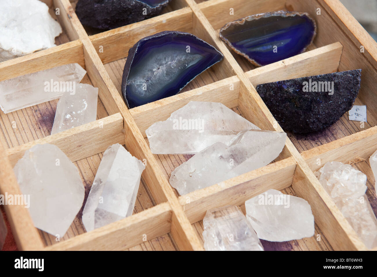 White quartz stones hi-res stock photography and images - Alamy