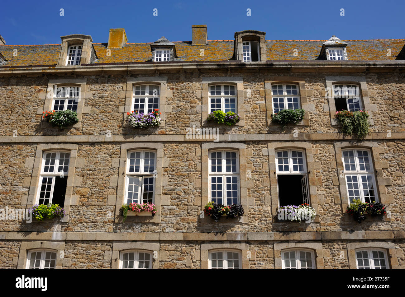 France, Brittany (Bretagne), Saint Malo, castle courtyard Stock Photo