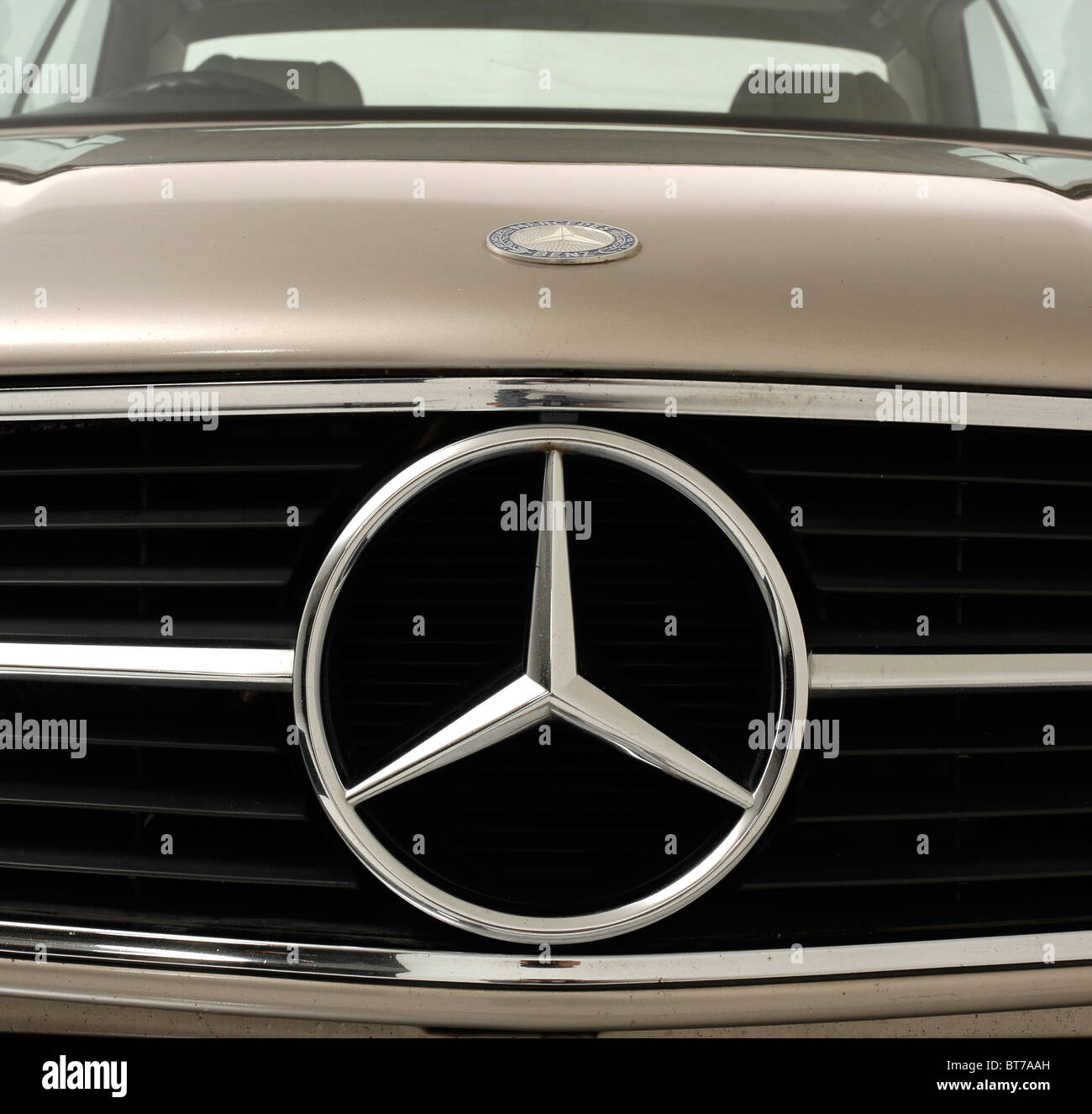 Mercedes benz car bonnet hi-res stock photography and images - Alamy,  bonnet mercedes 