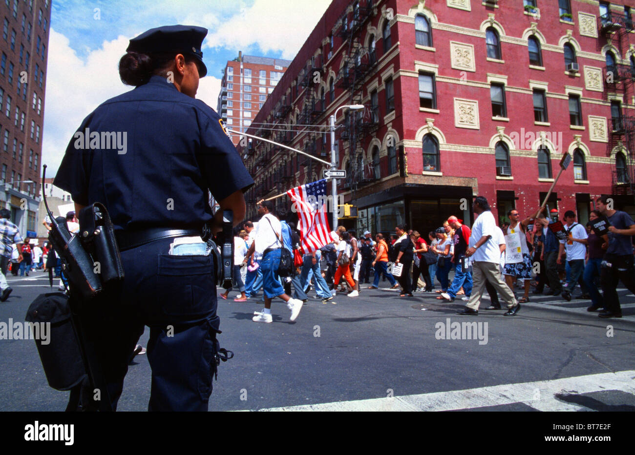 Black female police officer hi-res stock photography and images - Alamy