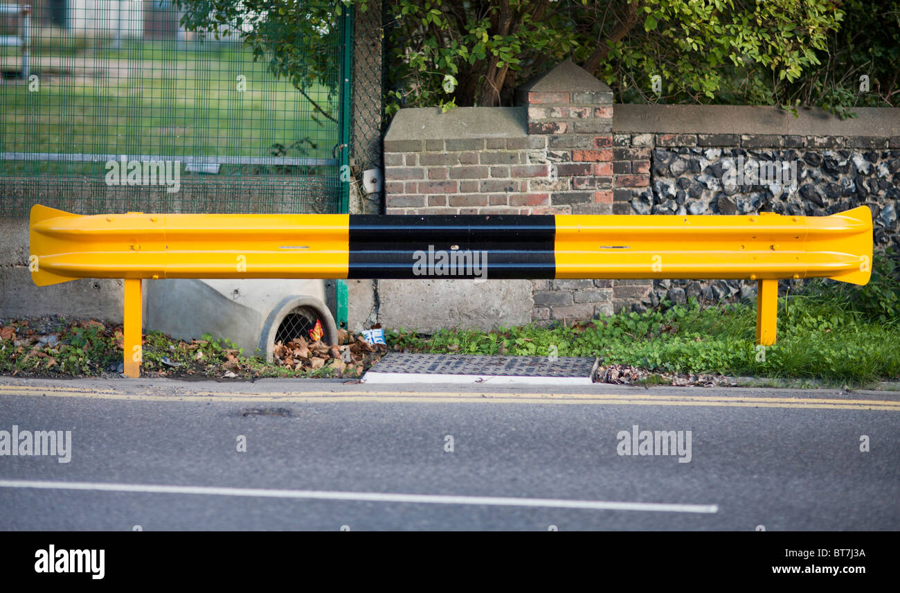 Road crash barrier hi-res stock photography and images - Alamy