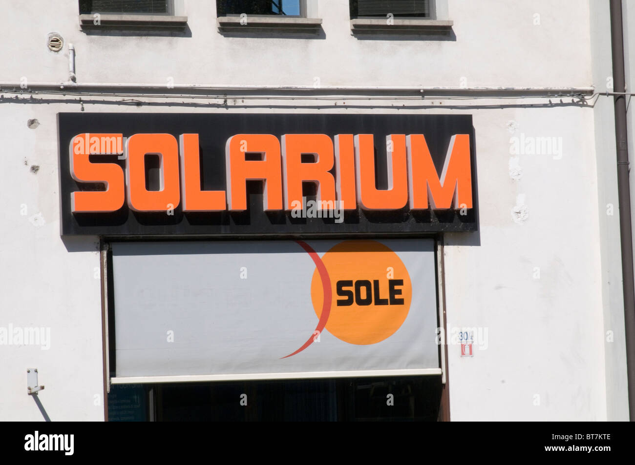 solarium tan sun tanning parlor saloon salon tanned suntan bathing skin