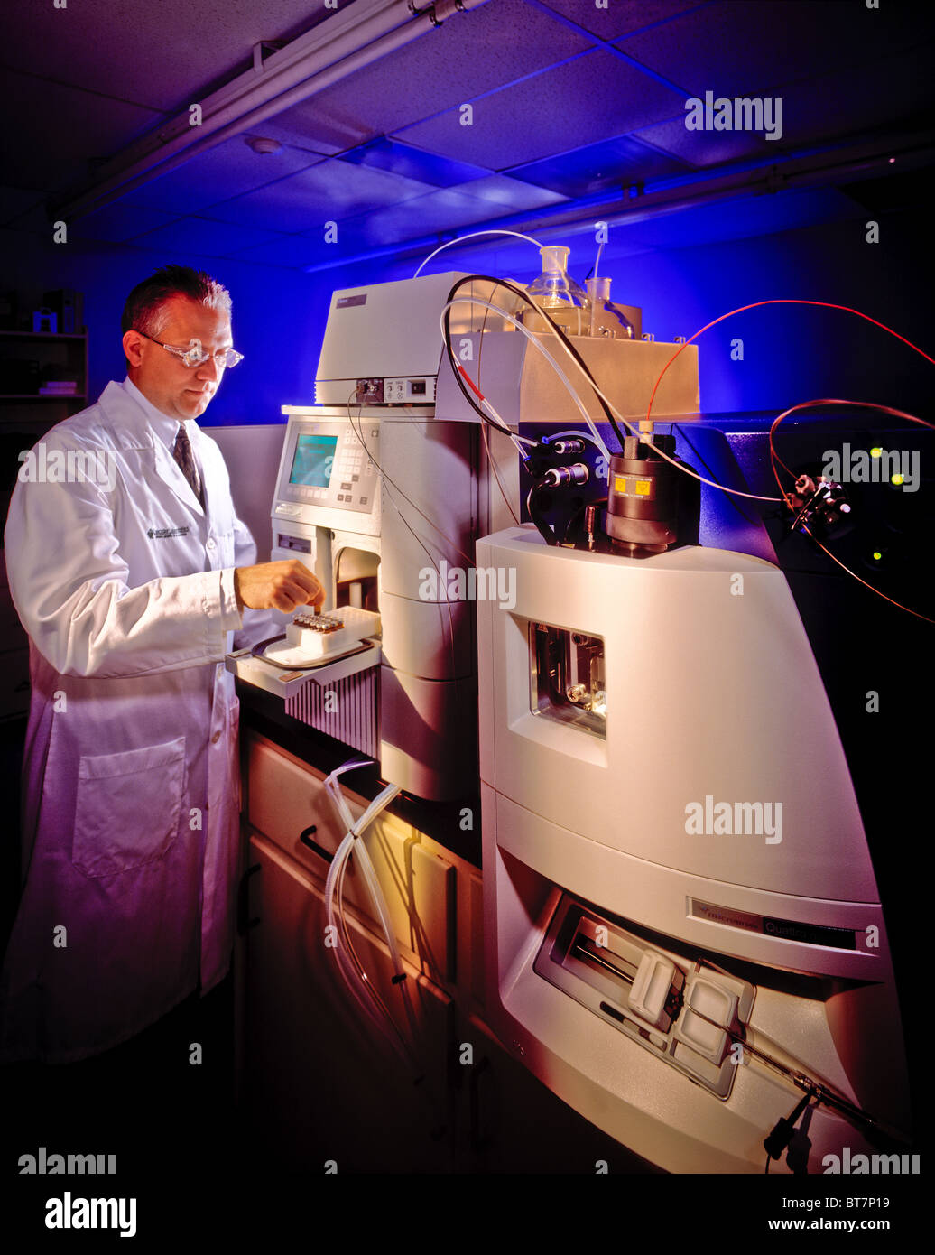 Scientific workers modern lab analysis equipment Stock Photo Alamy