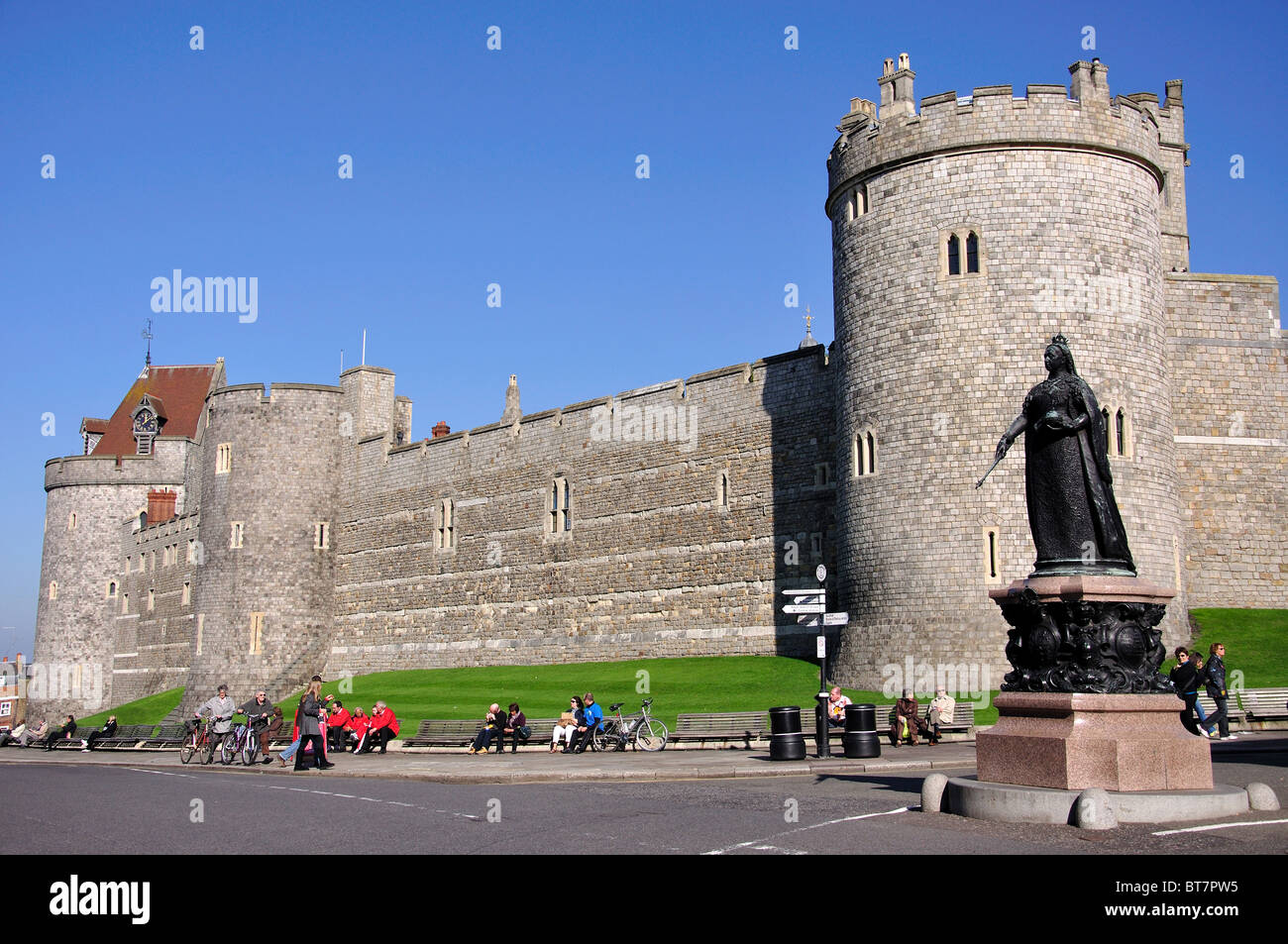 Statue of Queen Victoria outside walls of Windsor Castle, Windsor