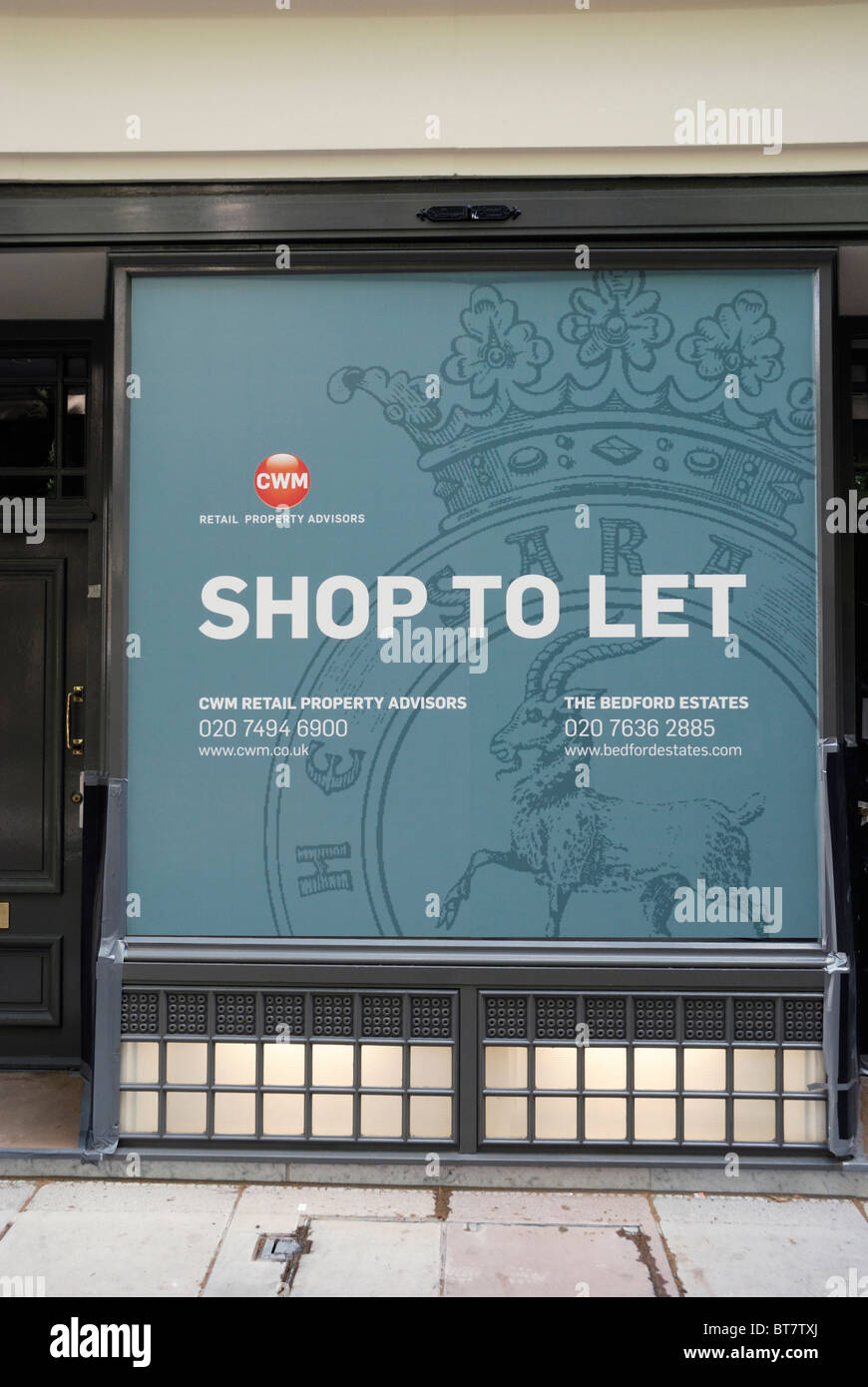'Shop to Let' sign outside building Stock Photo