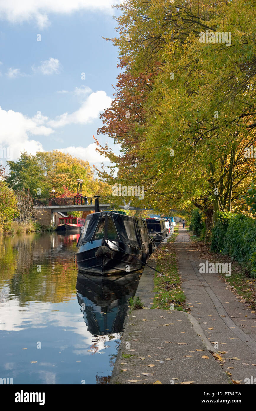The Grand Union Canal (Paddington Arm) near Little Venice, Westbourne Green, West London, England, UK Stock Photo