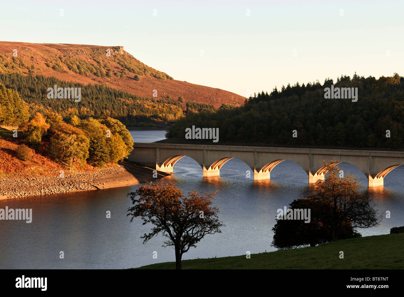 Ashopton Viaduct (Snake Pass) crosses Ladybower Reservoir (typical autumn levels), Derbyshire, UK. Stock Photo