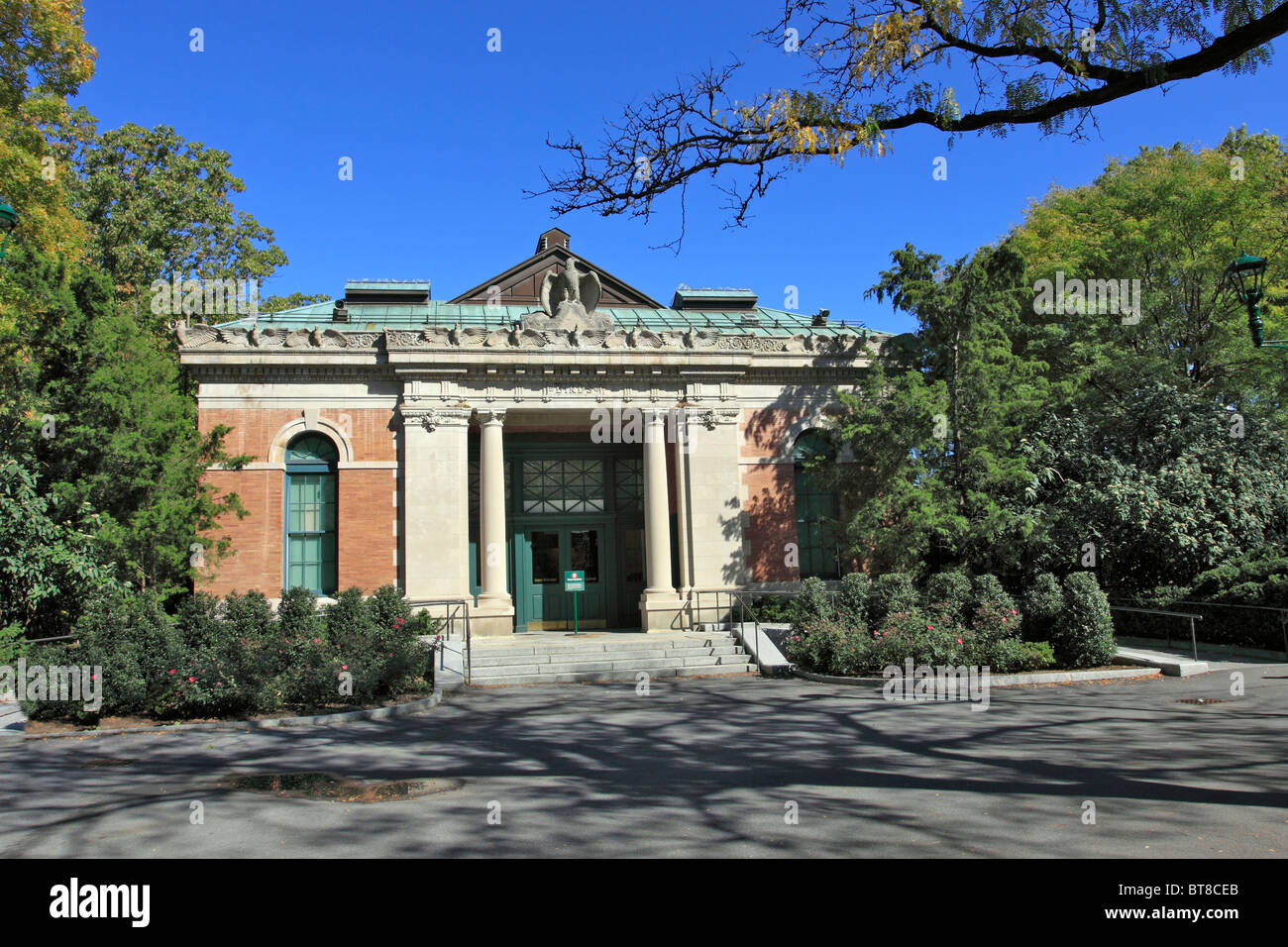 The bird house, Bronx Zoo, New York City Stock Photo Alamy
