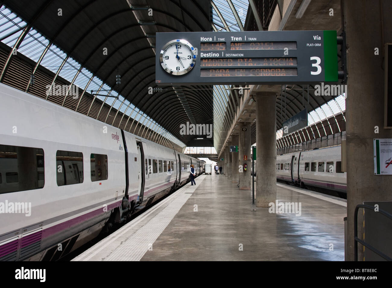 platform in seville railway station, spain Stock Photo Alamy